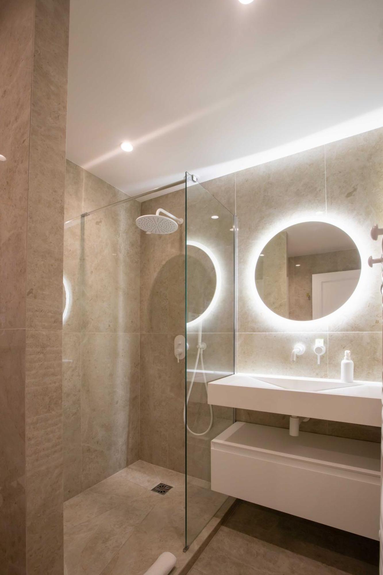 Nice 2 Bed Flat - Hyper Centre St Tropez Сен Тропе Екстериор снимка